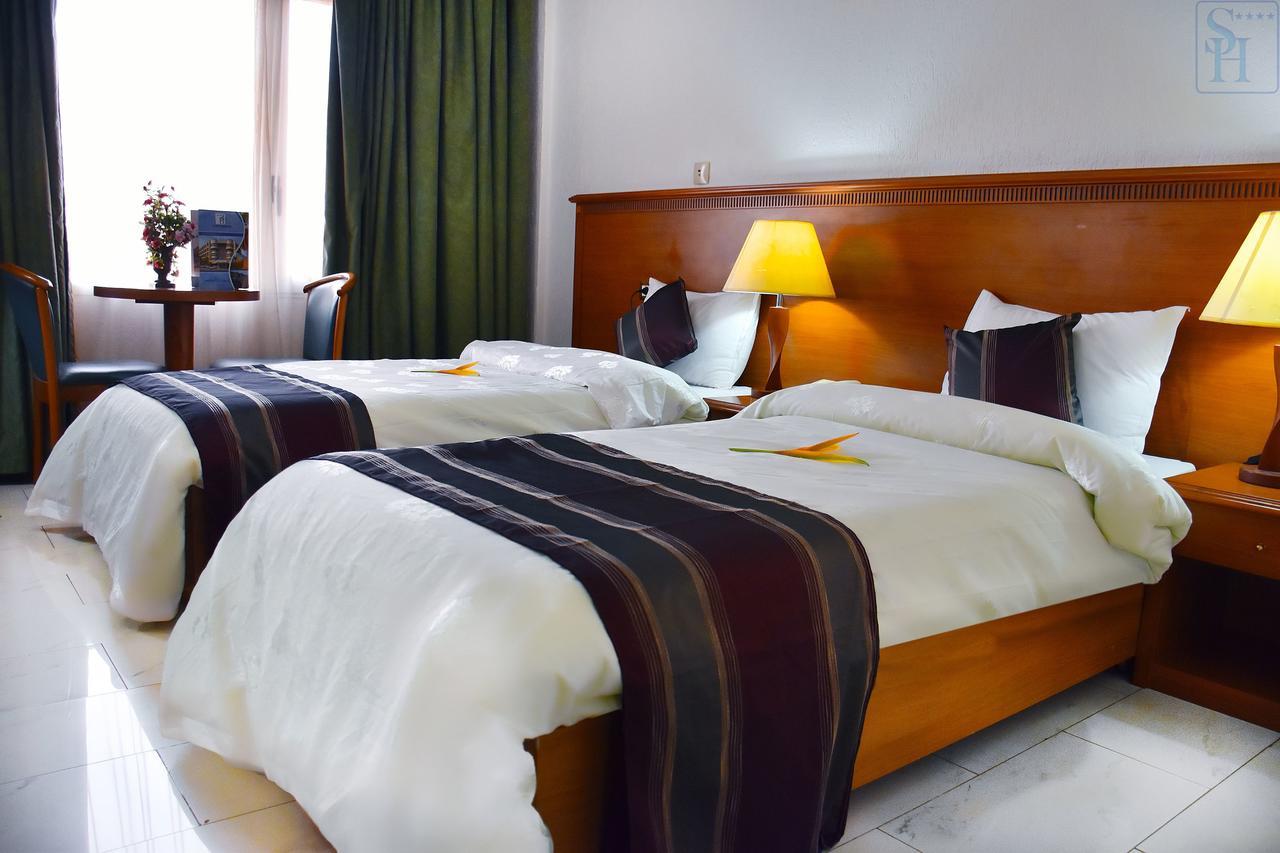Hotel Splendid ワガドゥグー エクステリア 写真