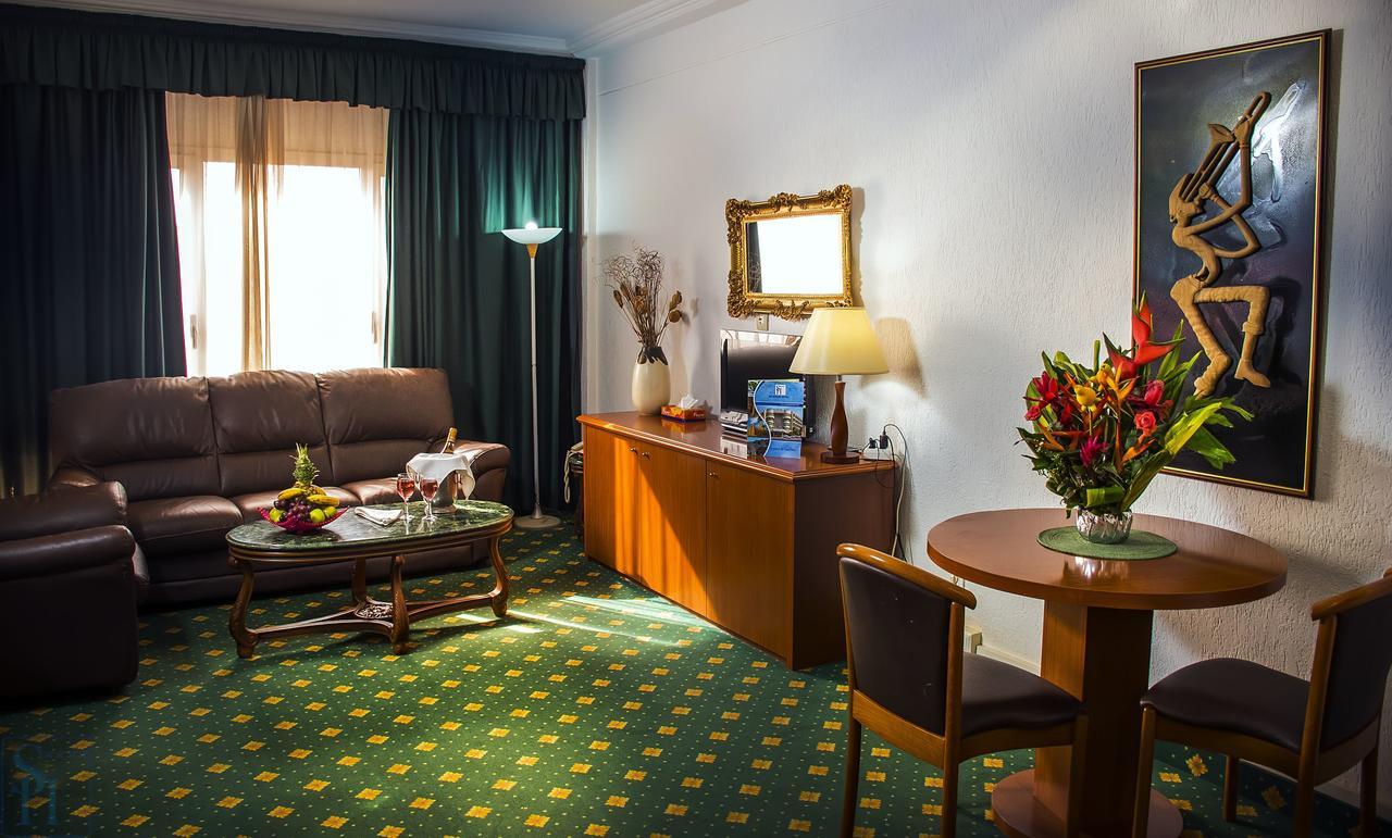Hotel Splendid ワガドゥグー エクステリア 写真