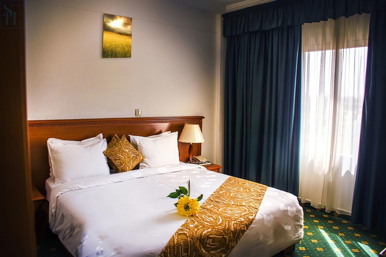 Hotel Splendid ワガドゥグー エクステリア 写真