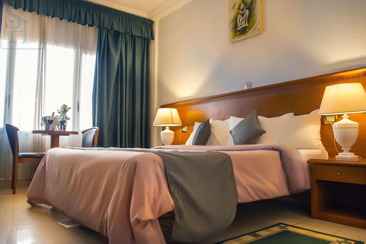 Hotel Splendid ワガドゥグー エクステリア 写真